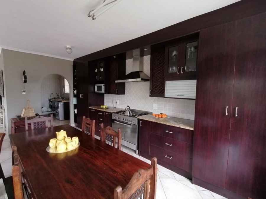 8 Bedroom Property for Sale in Paradise Beach Eastern Cape